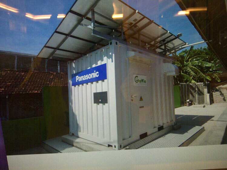 Cooperation between Photovoltaic Solar Power Generation and Containers